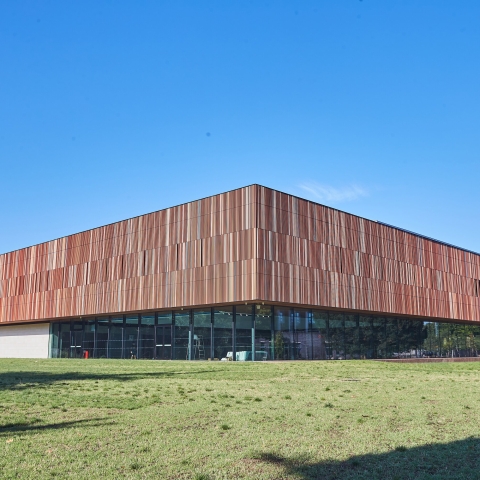 Wide shot of Ravelin Sport Centre