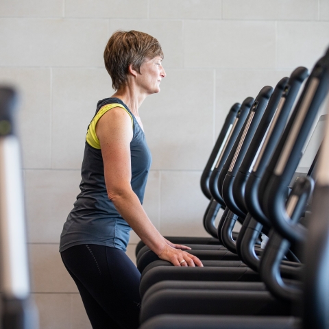 Photo of female visitor using step climber machine in fitness suite - Ravelin Activities