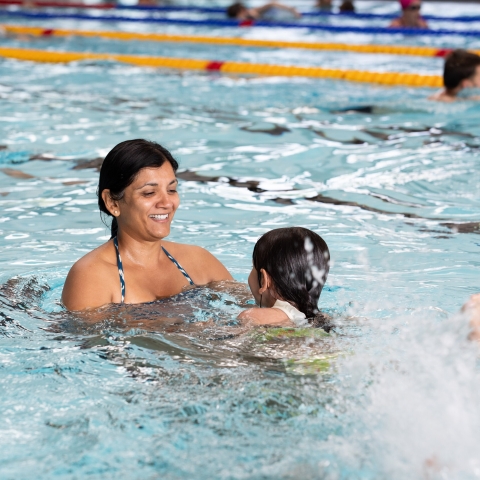 Family swimming with small children at Ravelin Sport Centre - Ravelin Activities