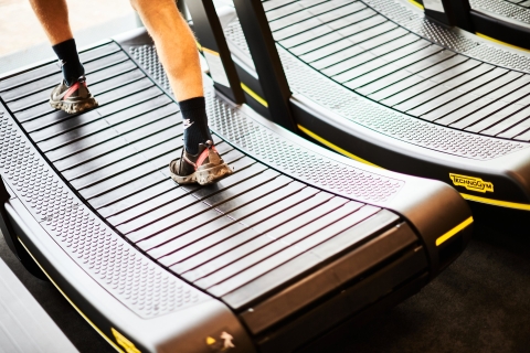 Close up of jogger on curved treadmill
Ravelin Internal Photos