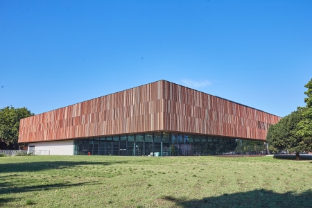 Wide shot of Ravelin Sport Centre