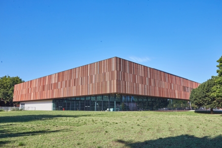 Wide shot of Ravelin Sport Centre